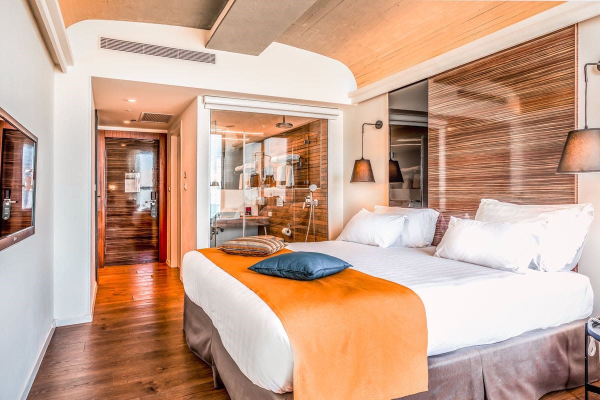 room-812-7